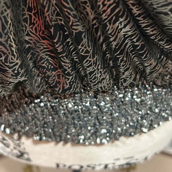 80's Ship 'n Shore Silver
Lamé Top size 8 vintage - Picture 6 of 9